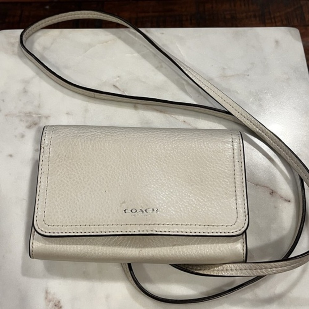 COACH Cream Pebbled‎ Leather Small Crossbody with Strap Vintage 90s